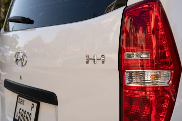 White Hyundai H1, 2016 Photo 1