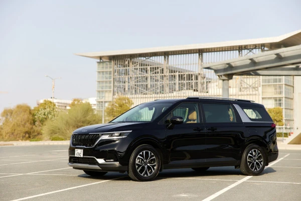 Black KIA Carnival, 2022 Photo 2