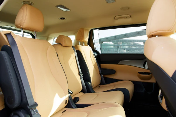 Black KIA Carnival, 2022 Photo 4
