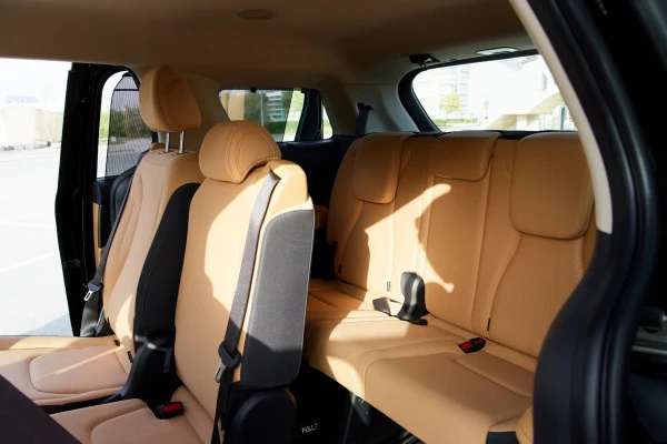 Black KIA Carnival, 2022 Photo 7