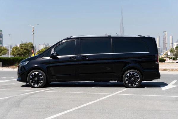 Black Mercedes V300 Avantgarde Extra Long, 2025 Photo 1