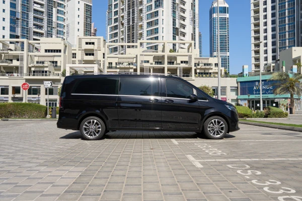 Black Mercedes V300 Avantgarde Extra Long, 2025 Photo 3