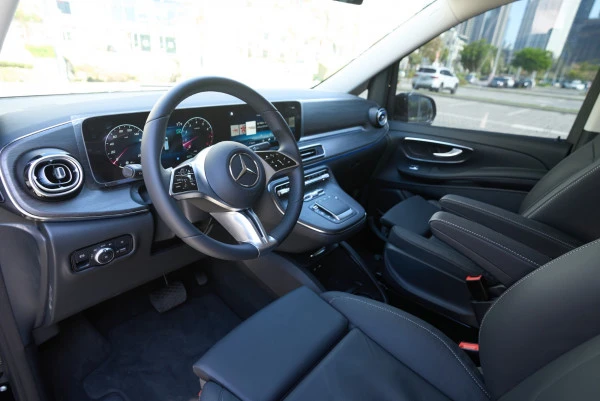 Black Mercedes V300 Avantgarde Extra Long, 2025 Photo 5