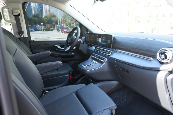 Black Mercedes V300 Avantgarde Extra Long, 2025 Photo 6