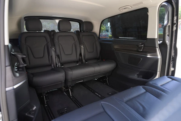 Black Mercedes V300 Avantgarde Extra Long, 2025 Photo 8