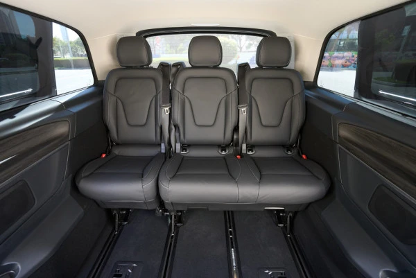Black Mercedes V300 Avantgarde Extra Long, 2025 Photo 9