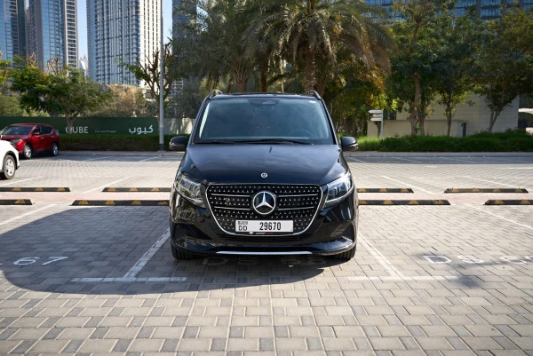 Black Mercedes V300 Avantgarde Extra Long, 2025 Photo 1