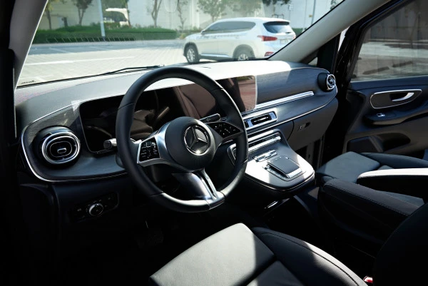 Black Mercedes V300 Avantgarde Extra Long, 2025 Photo 6