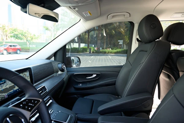 Black Mercedes V300 Avantgarde Extra Long, 2025 Photo 7
