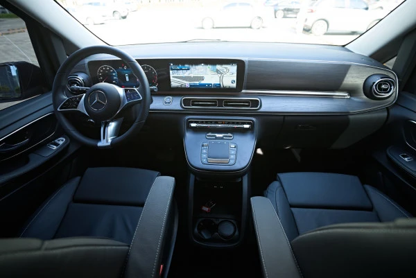 Black Mercedes V300 Avantgarde Extra Long, 2025 Photo 9