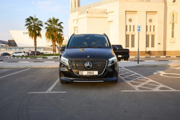 Black Mercedes V300 Avantgarde Extra Long, 2025 Photo 1