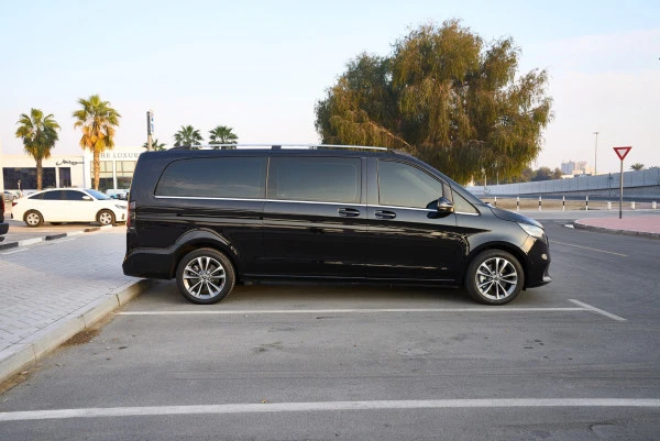Black Mercedes V300 Avantgarde Extra Long, 2025 Photo 3
