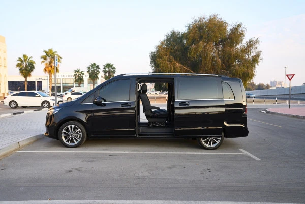 Black Mercedes V300 Avantgarde Extra Long, 2025 Photo 4