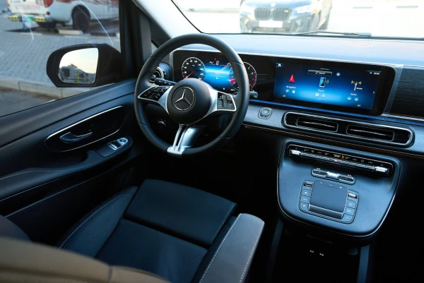 Black Mercedes V300 Avantgarde Extra Long, 2025 Photo 5