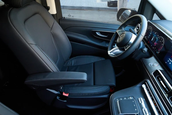 Black Mercedes V300 Avantgarde Extra Long, 2025 Photo 6