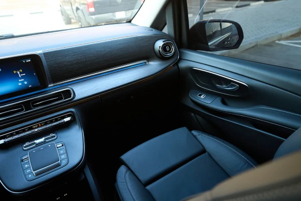 Black Mercedes V300 Avantgarde Extra Long, 2025 Photo 8