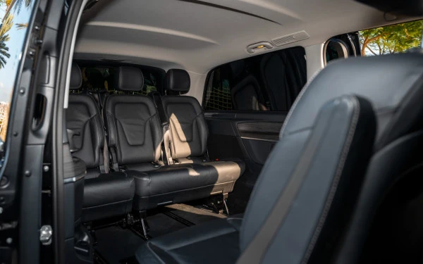 Black Mercedes V300 Avantgarde Extra Long, 2025 Photo 1