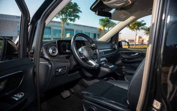 Black Mercedes V300 Avantgarde Extra Long, 2025 Photo 4