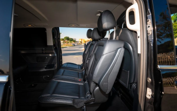 Black Mercedes V300 Avantgarde Extra Long, 2025 Photo 16