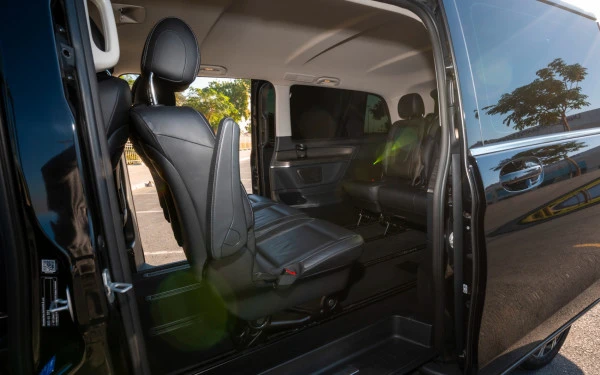 Black Mercedes V300 Avantgarde Extra Long, 2025 Photo 17