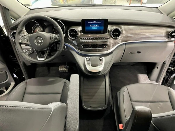 Black Mercedes V250, 2023 Photo 1