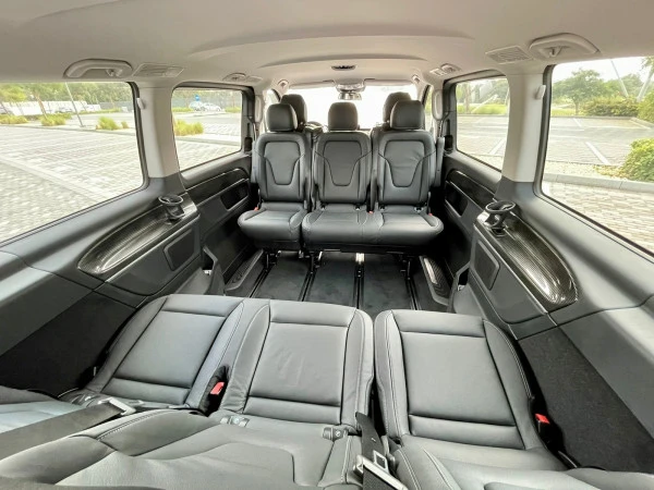 Black Mercedes V250, 2023 Photo 3