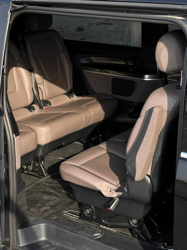 Black Mercedes V250 8S, 2023 Photo 1