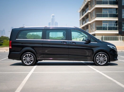 Black Mercedes V250, 2023 Photo 1