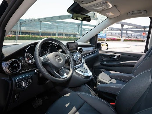 Black Mercedes V250, 2023 Photo 3
