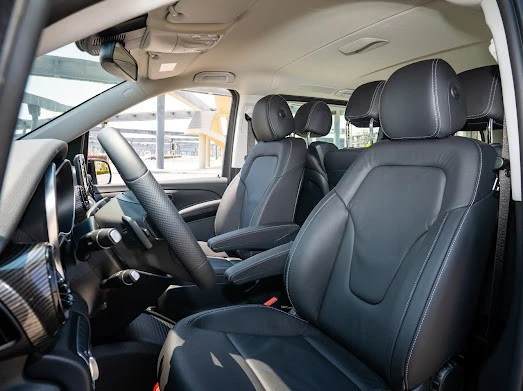 Black Mercedes V250, 2023 Photo 4