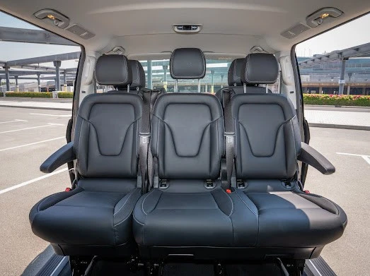 Black Mercedes V250, 2023 Photo 6