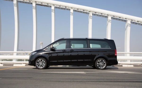 Black Mercedes V250, 2023 Photo 2
