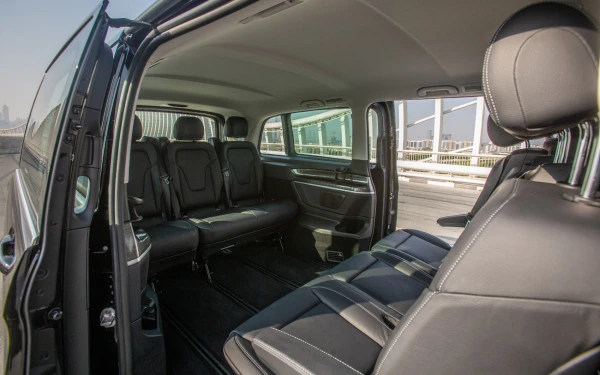 Black Mercedes V250, 2023 Photo 6