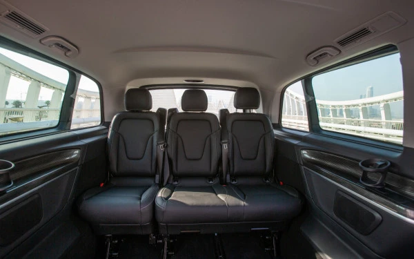 Black Mercedes V250, 2023 Photo 7