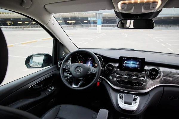 Black Mercedes V250, 2023 Photo 5