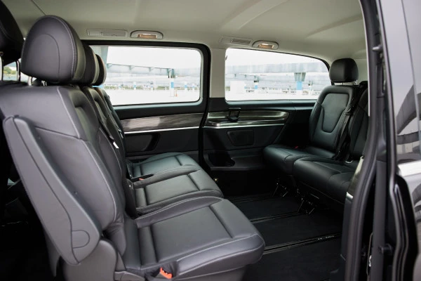 Black Mercedes V250, 2023 Photo 6