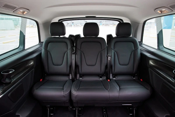 Black Mercedes V250, 2023 Photo 7