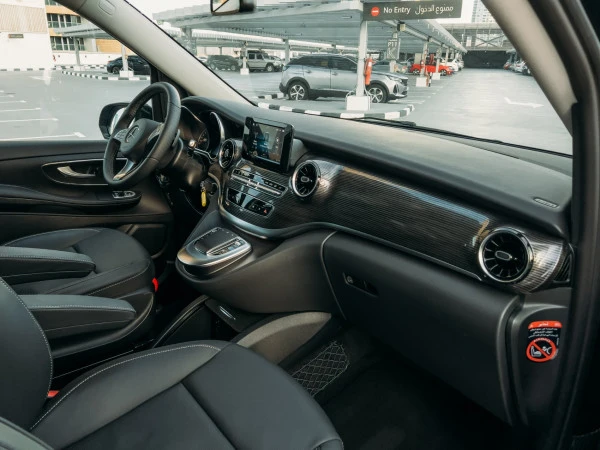 Black Mercedes V250, 2023 Photo 4