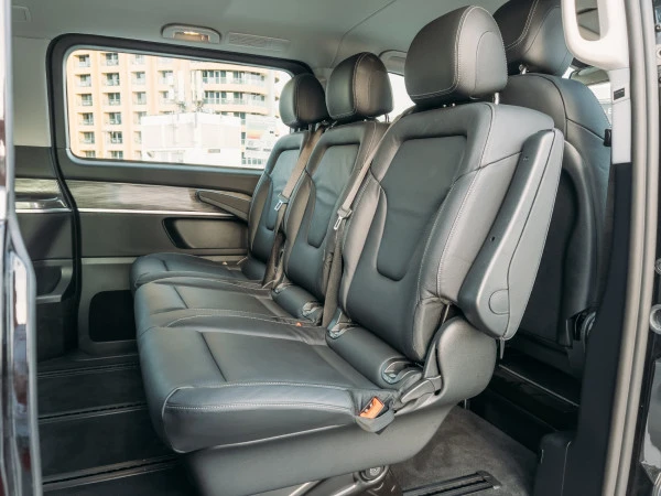 Black Mercedes V250, 2023 Photo 6