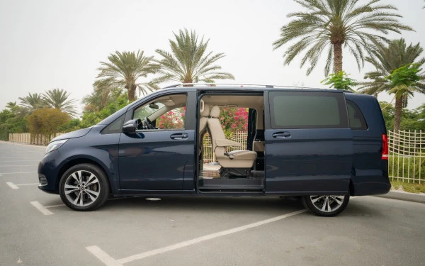 Blue Mercedes V250, 2019 Photo 3