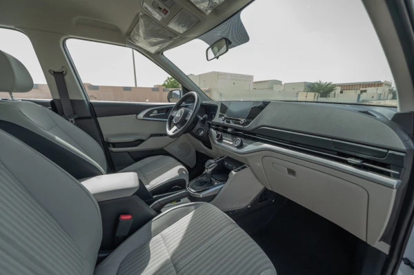 Dark Grey KIA Carens, 2024 Photo 8