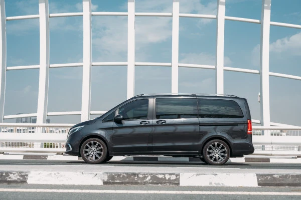 Dark Grey Mercedes V250, 2020 Photo 1