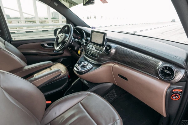 Dark Grey Mercedes V250, 2020 Photo 4