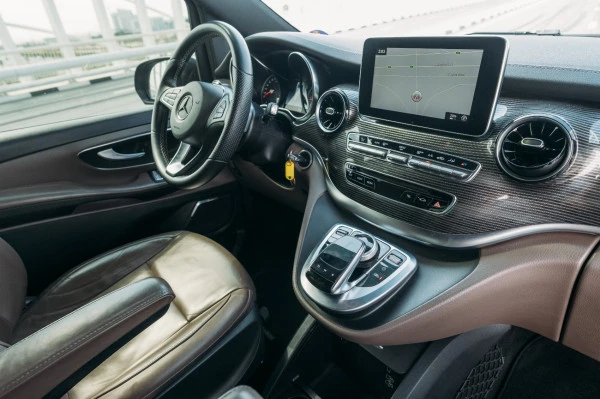 Dark Grey Mercedes V250, 2020 Photo 5