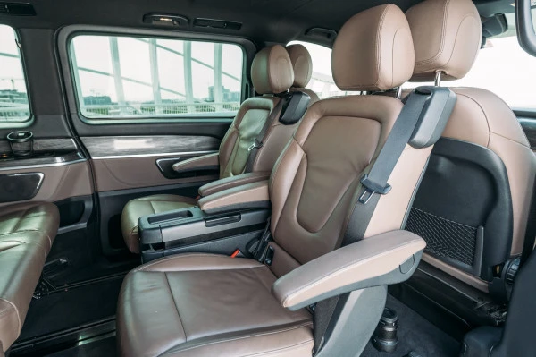 Dark Grey Mercedes V250, 2020 Photo 7