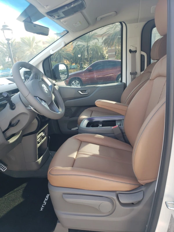 Grey Hyundai Staria 9S LUXE, 2024 Photo 1