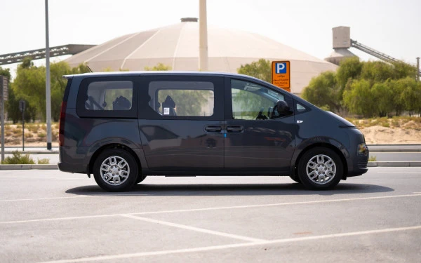 Grey Hyundai Staria, 2024 Photo 3