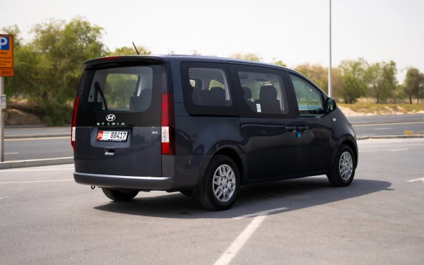 Grey Hyundai Staria, 2024 Photo 4