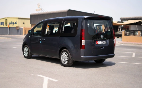 Grey Hyundai Staria, 2024 Photo 5
