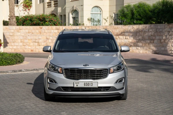 Grey KIA Carnival, 2019 Photo 1
